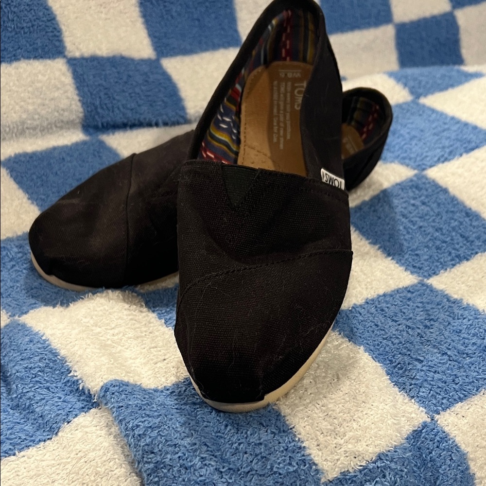 TOMS Women's Black Canvas Loafers